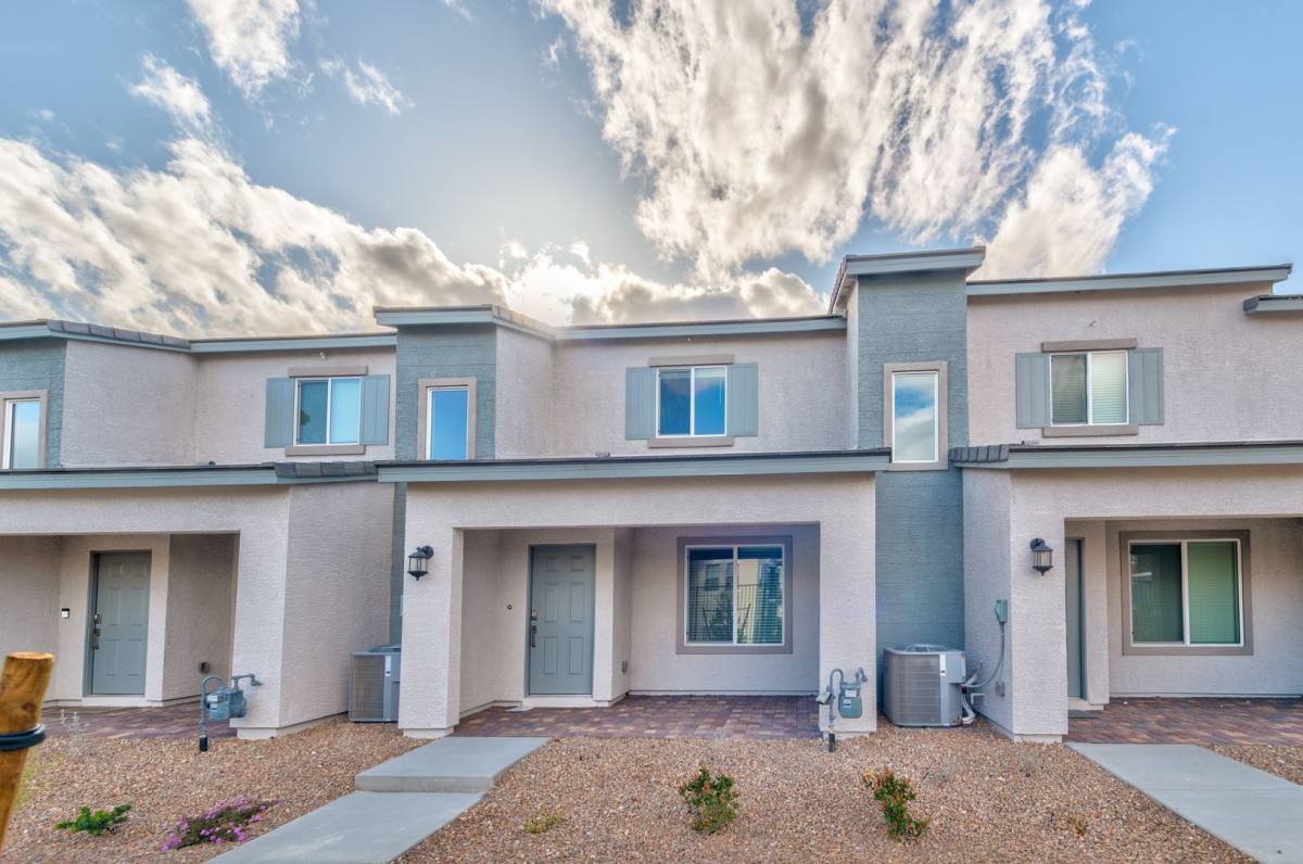 Townhouse for rent at 6288 Foxes Dale St, Las Vegas, NV 89166