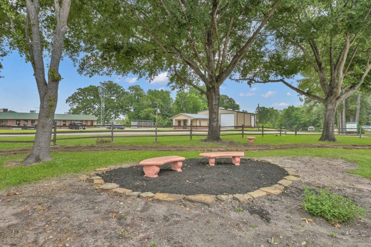 Apartment for rent at 14949 Highway 105 W, Montgomery, TX 77356
