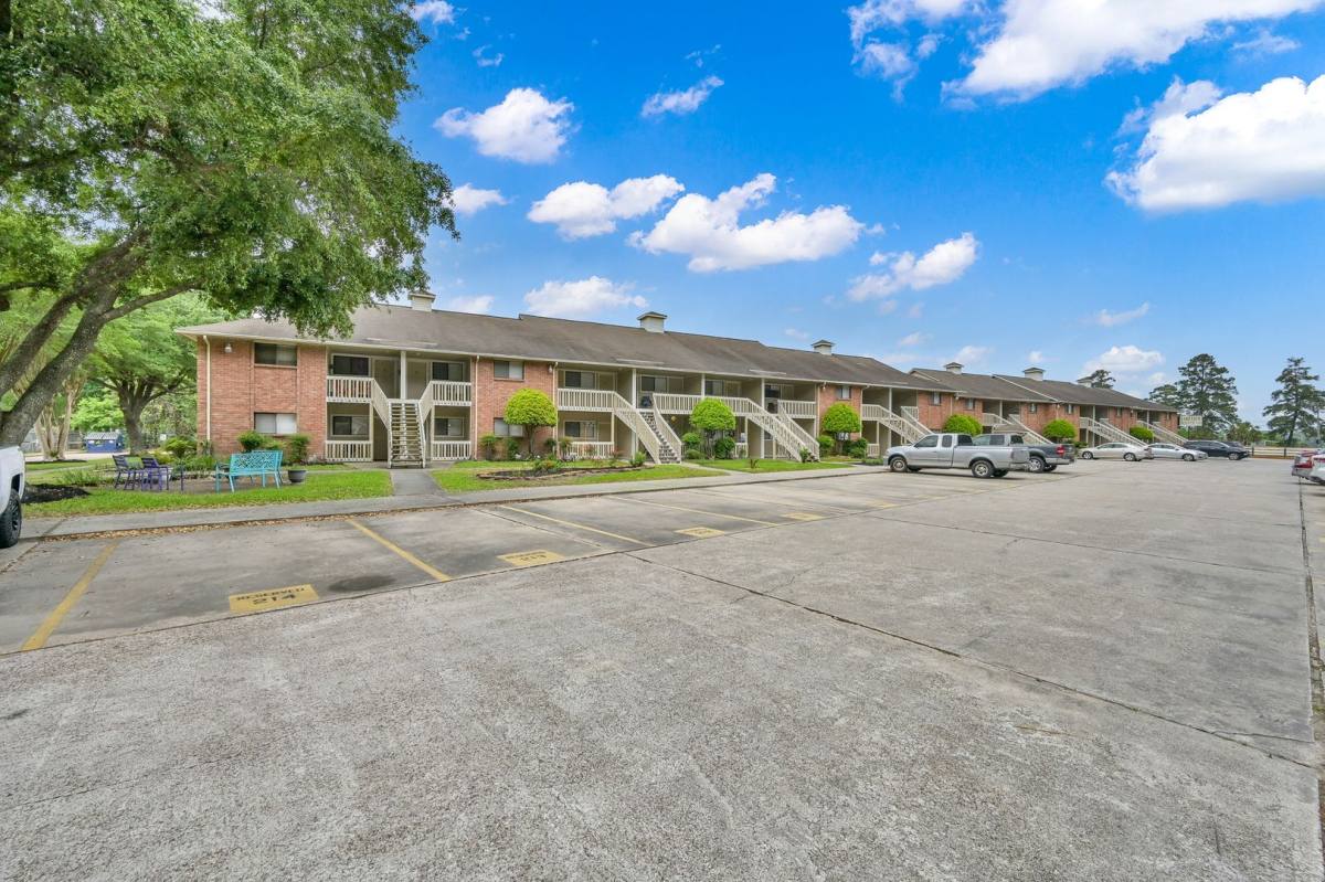 Apartment for rent at 14949 Highway 105 W, Montgomery, TX 77356