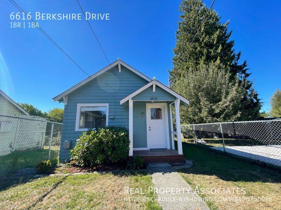 House for rent at 6616 Berkshire Dr, Everett, WA 98203