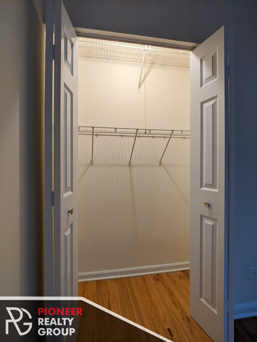 Apartment for rent at 4242 N Sheridan Rd, Chicago, IL 60613