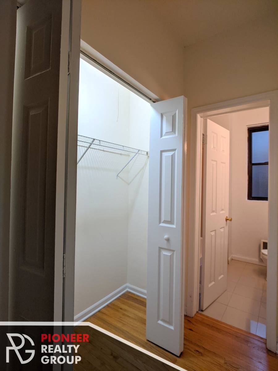 Apartment for rent at 4242 N Sheridan Rd, Chicago, IL 60613