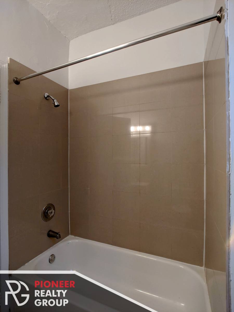 Apartment for rent at 4242 N Sheridan Rd, Chicago, IL 60613