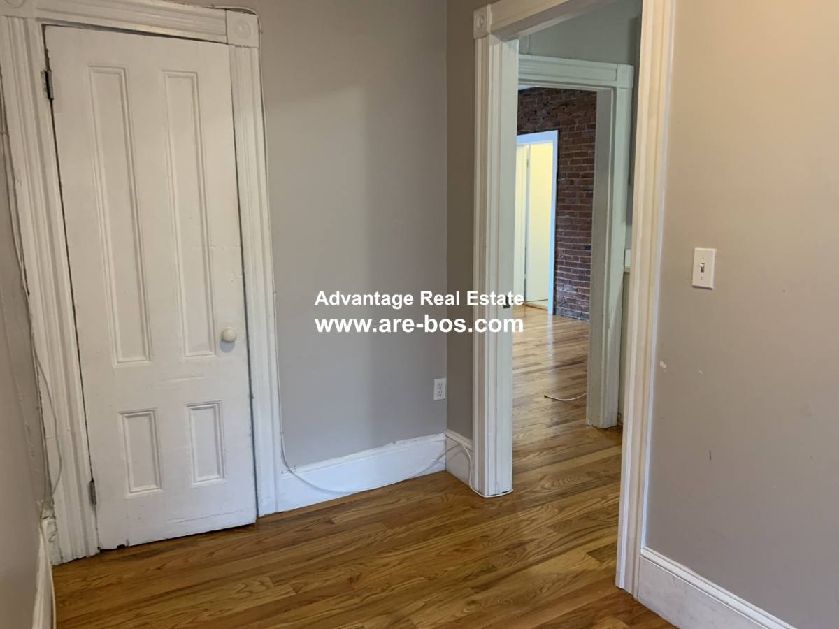 Apartment for rent at 10 Wiget St, Boston, MA 02113