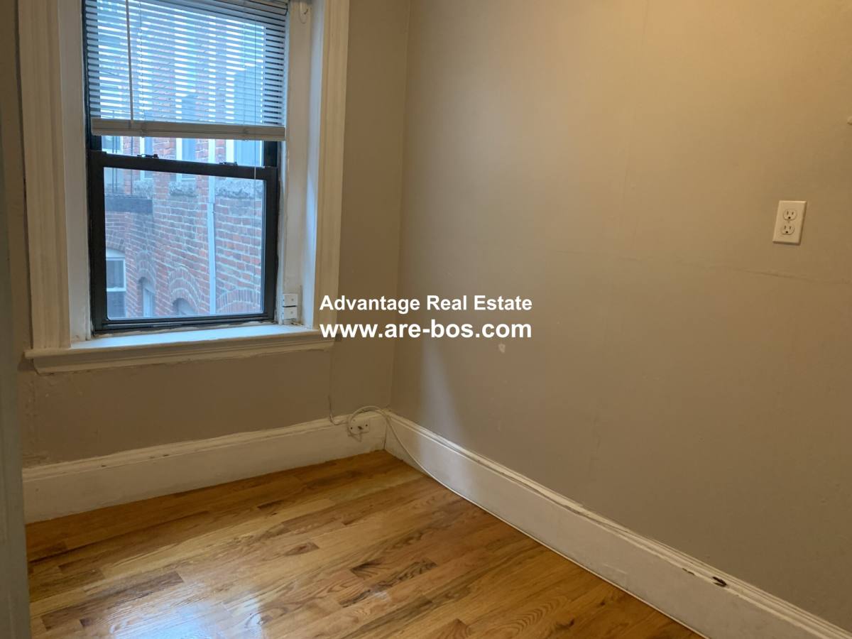 Apartment for rent at 10 Wiget St, Boston, MA 02113