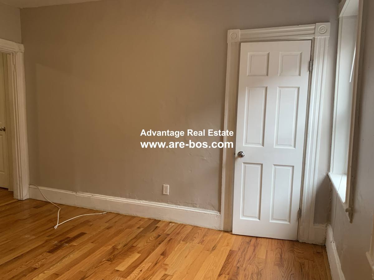 Apartment for rent at 10 Wiget St, Boston, MA 02113