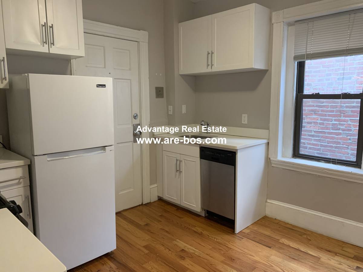 Apartment for rent at 10 Wiget St, Boston, MA 02113