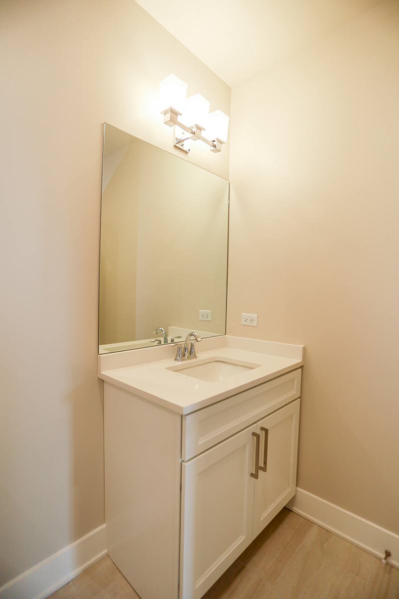 Apartment for rent at 880 Lee St, Des Plaines, IL 60016