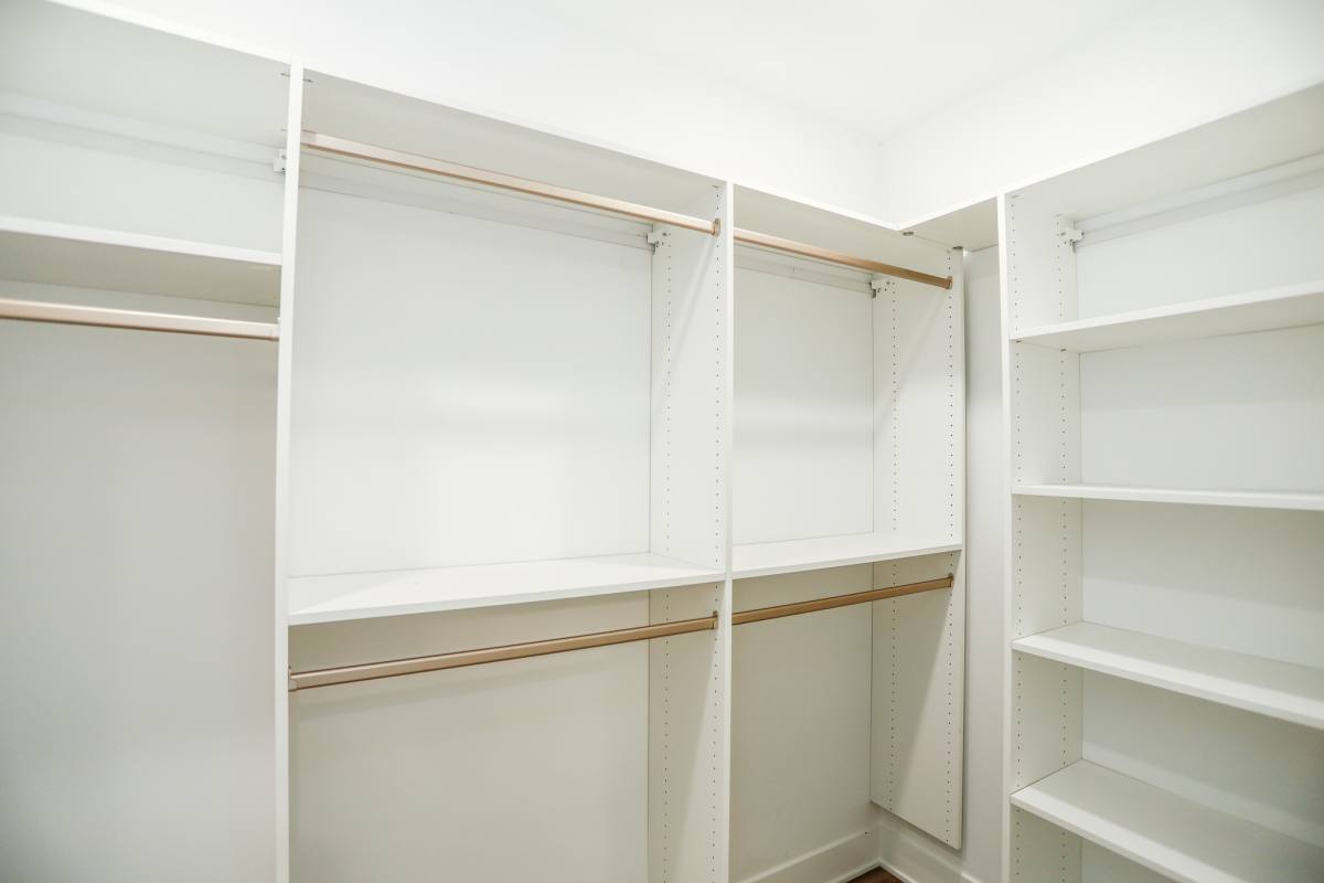 Apartment for rent at 880 Lee St, Des Plaines, IL 60016