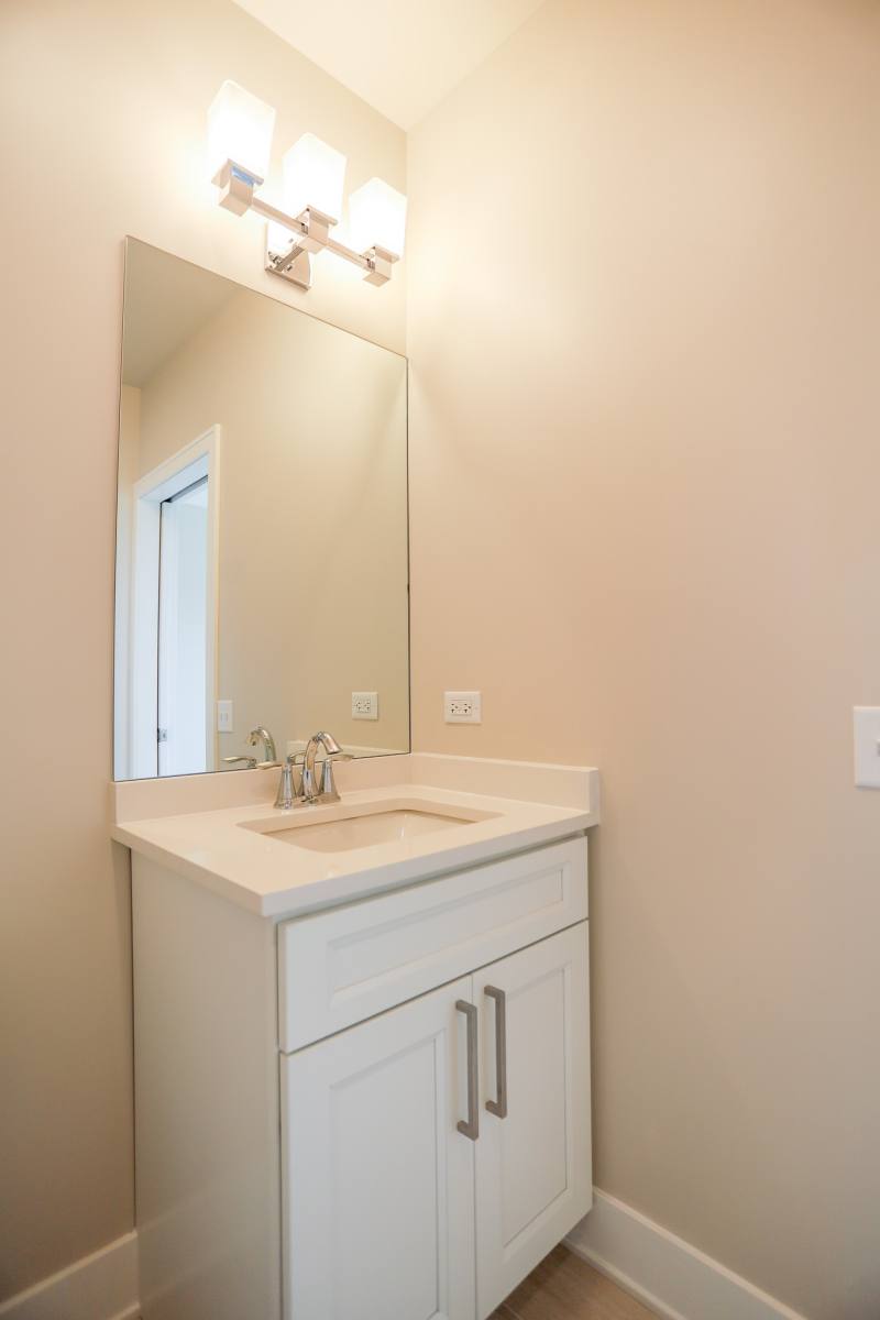 Apartment for rent at 880 Lee St, Des Plaines, IL 60016