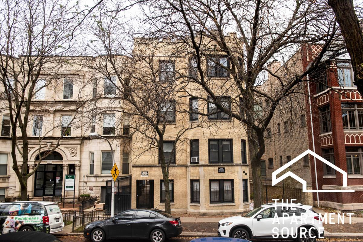 Apartment for rent at 6465 W Roscoe St #1N, Chicago, IL 60641