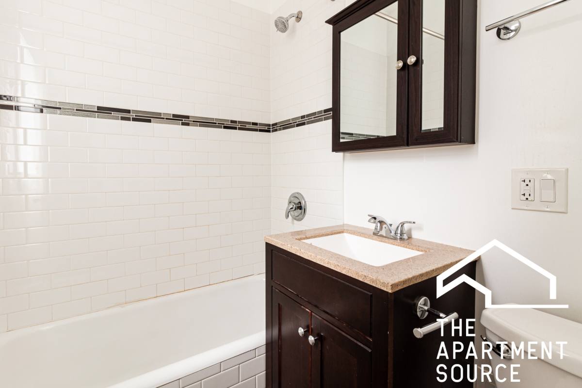 Apartment for rent at 6465 W Roscoe St #1N, Chicago, IL 60641