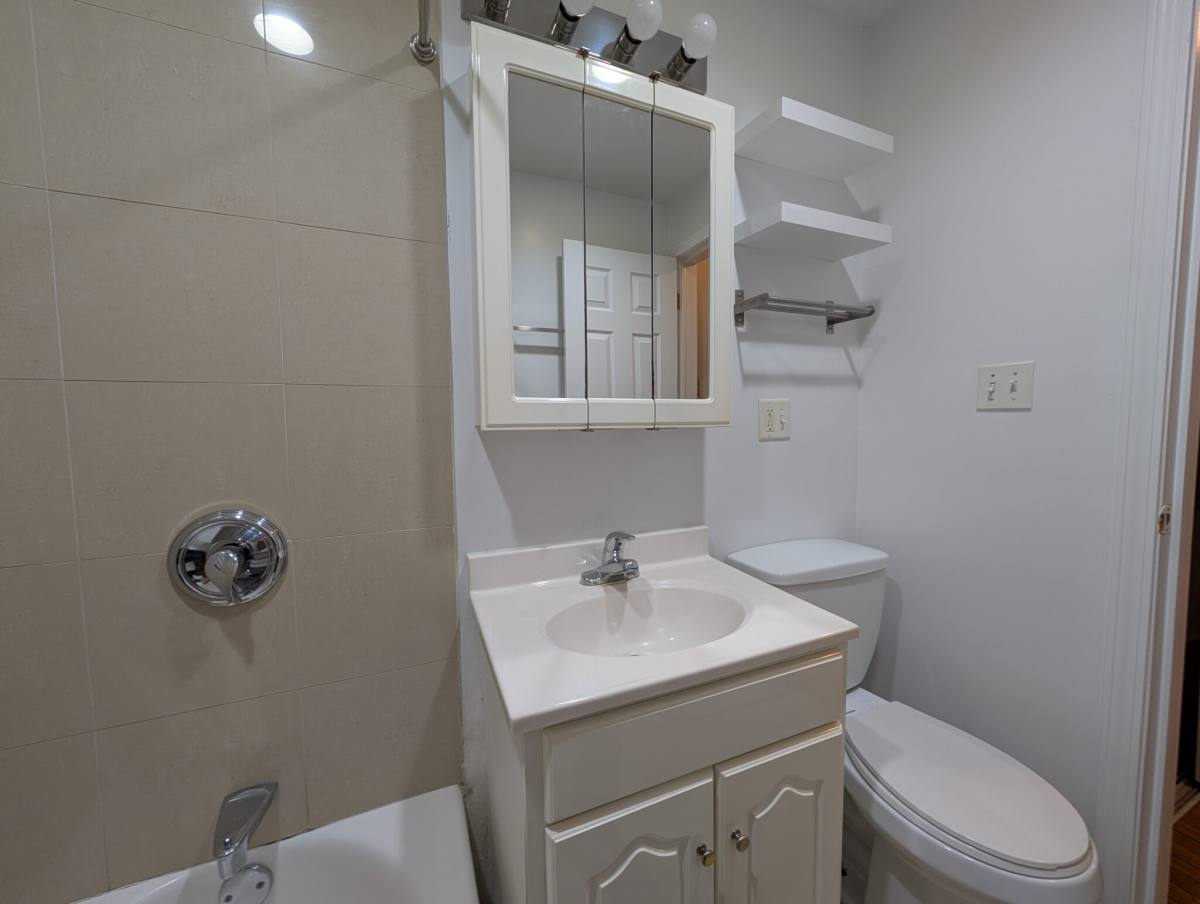 Apartment for rent at 1828 W Lawrence Ave #GDN, Chicago, IL 60640