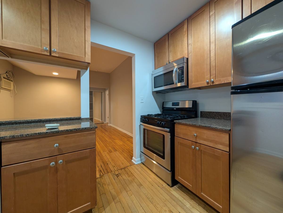 Apartment for rent at 1828 W Lawrence Ave #GDN, Chicago, IL 60640
