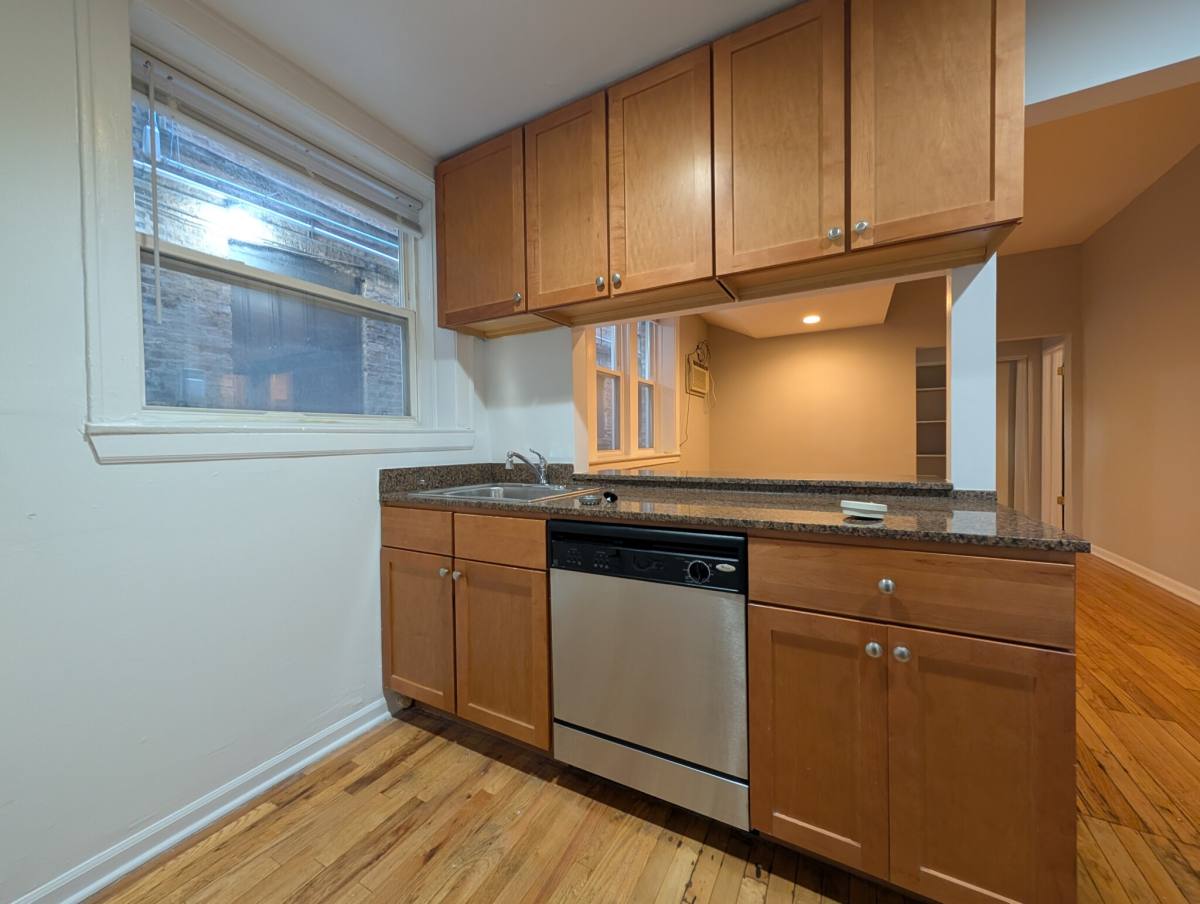 Apartment for rent at 1828 W Lawrence Ave #GDN, Chicago, IL 60640