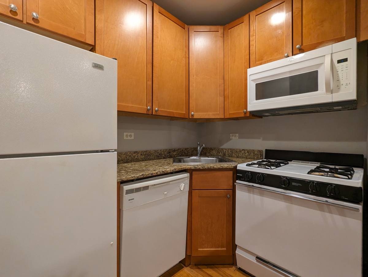 Apartment for rent at 1901 W Wilson Ave #2B, Chicago, IL 60640