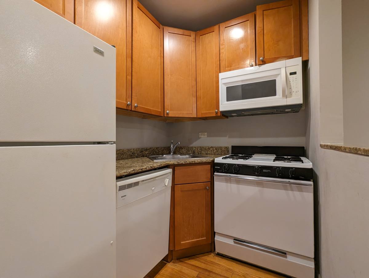 Apartment for rent at 1901 W Wilson Ave #2B, Chicago, IL 60640
