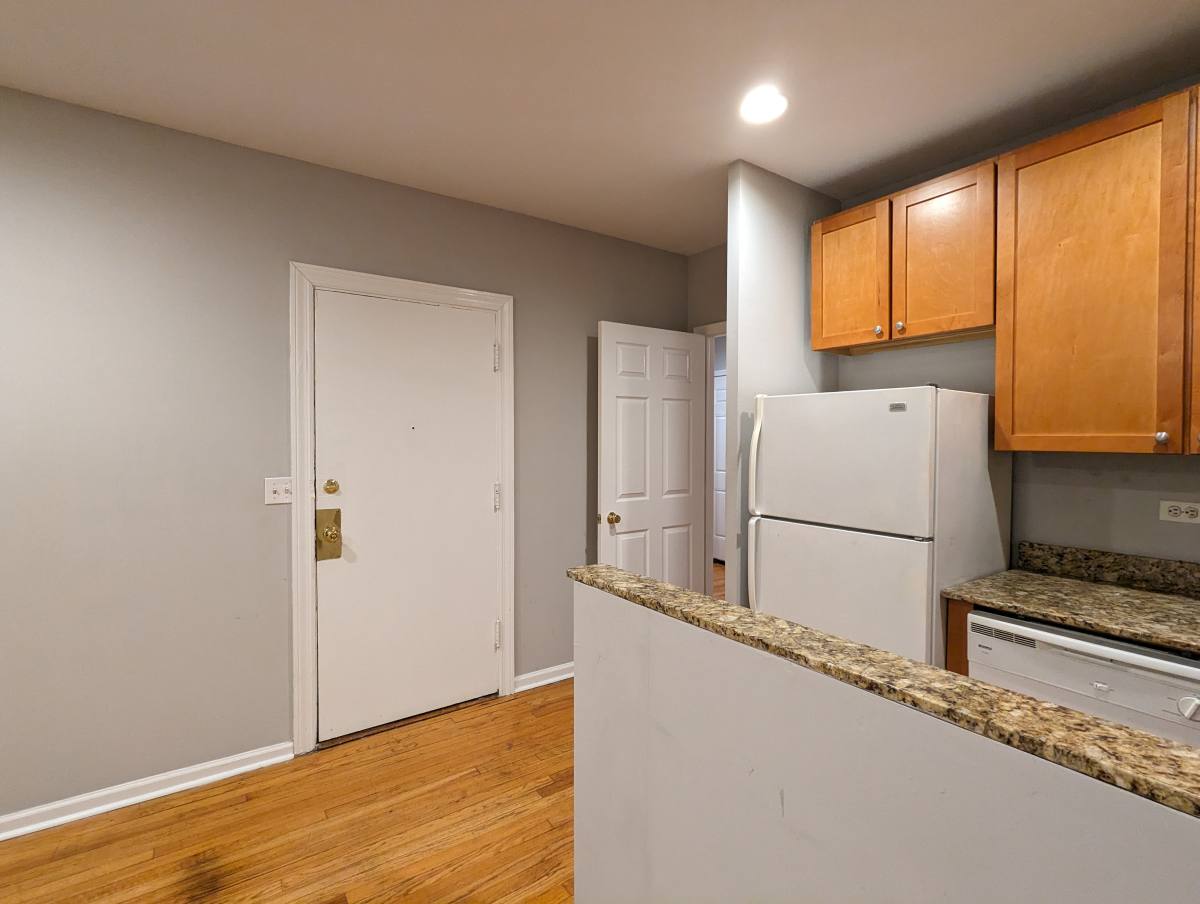 Apartment for rent at 1901 W Wilson Ave #2B, Chicago, IL 60640
