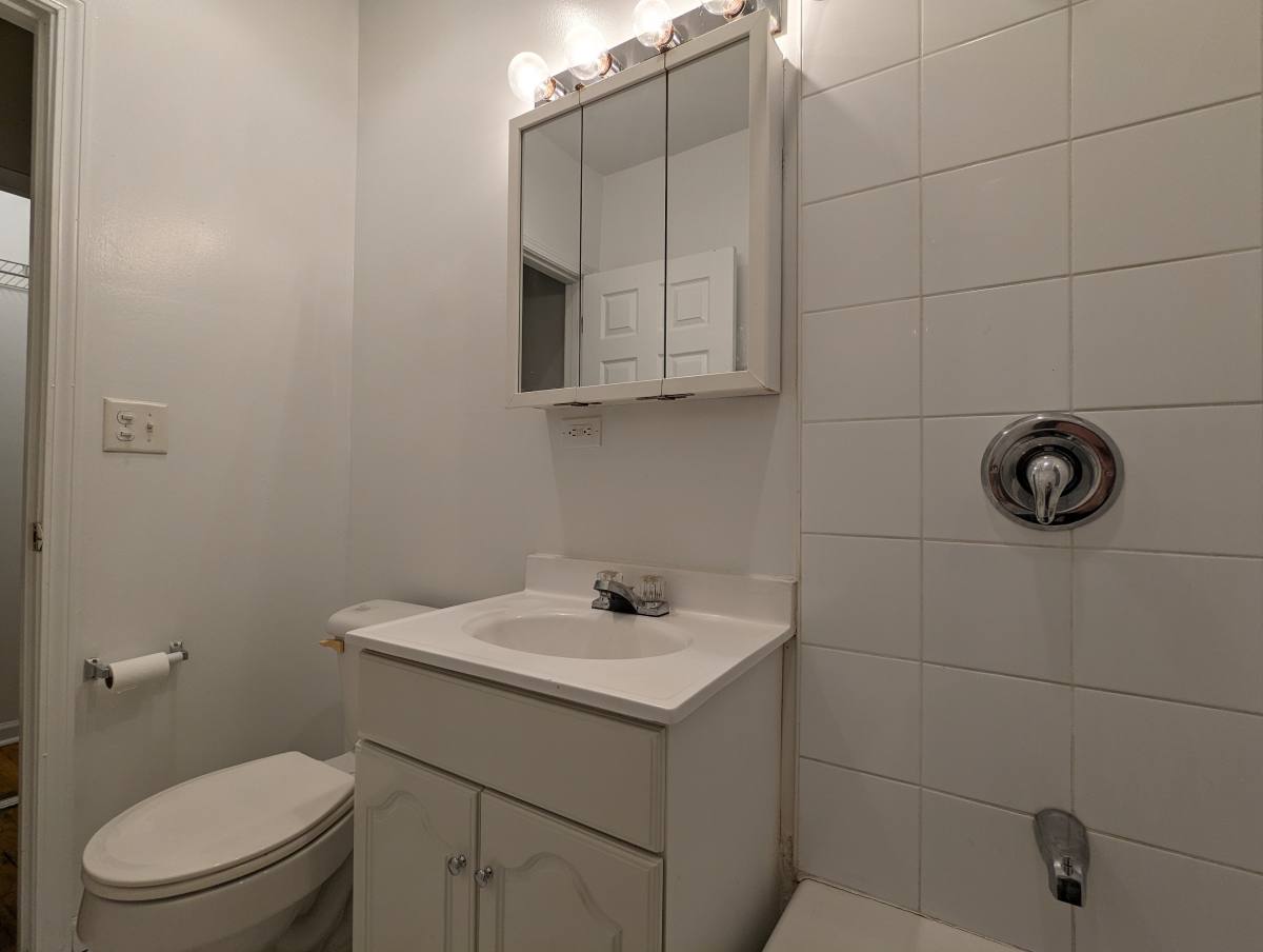 Apartment for rent at 1901 W Wilson Ave #2B, Chicago, IL 60640