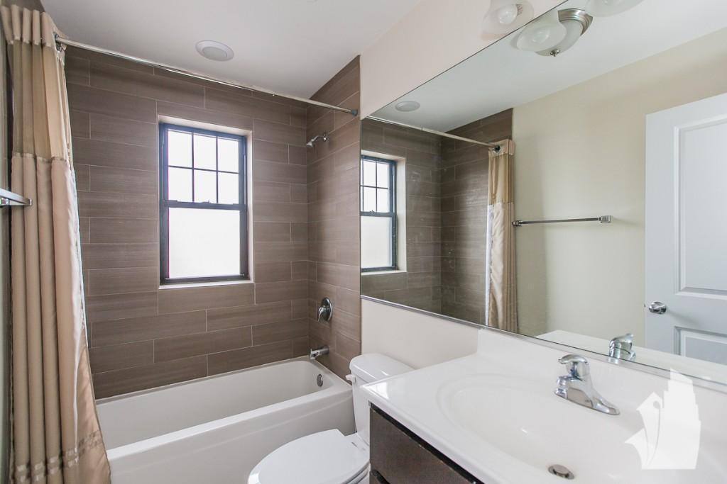 Apartment for rent at 1819 W Leland Ave #2, Chicago, IL 60640