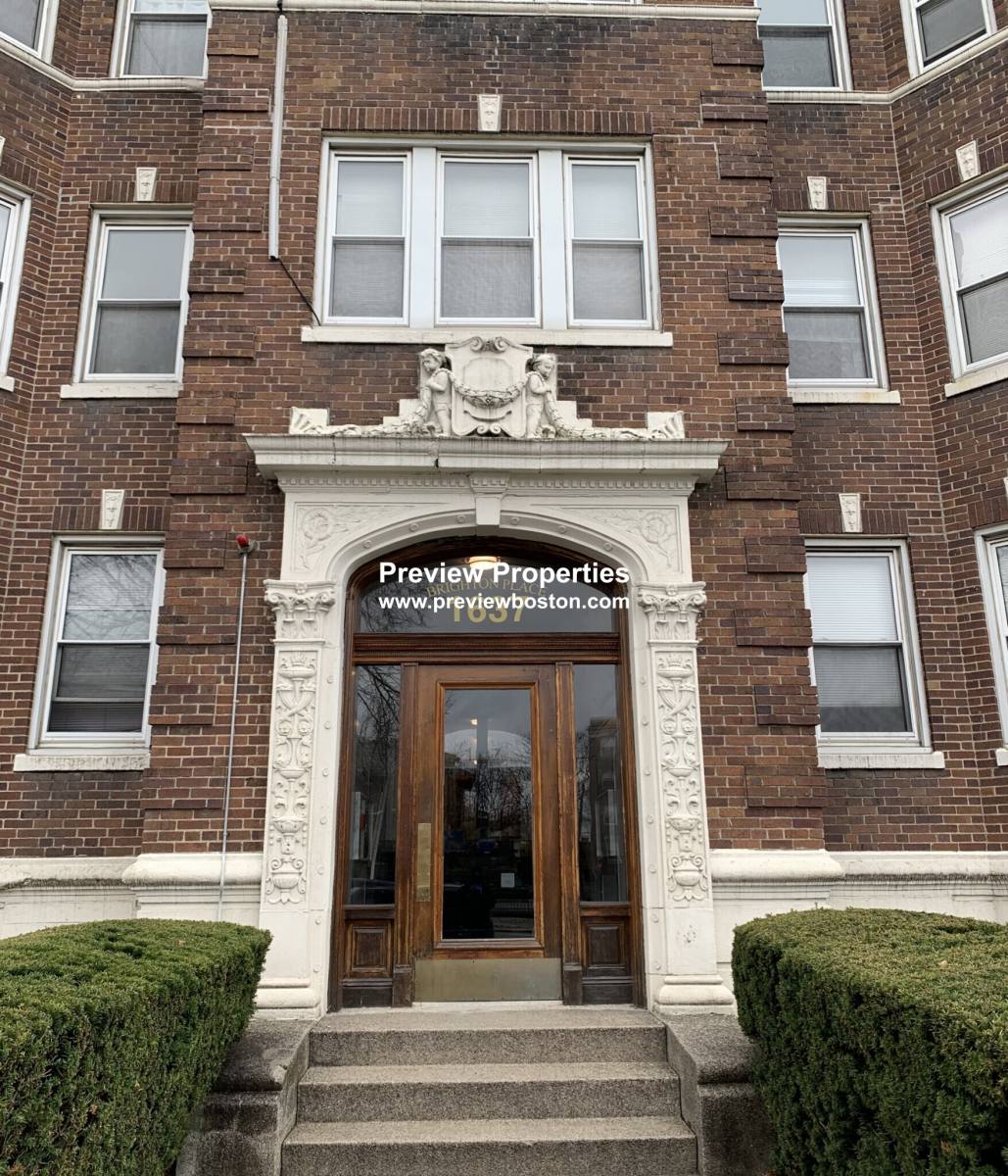 Apartment for rent at 1637 Commonwealth Ave #1P, Brighton, MA 02135
