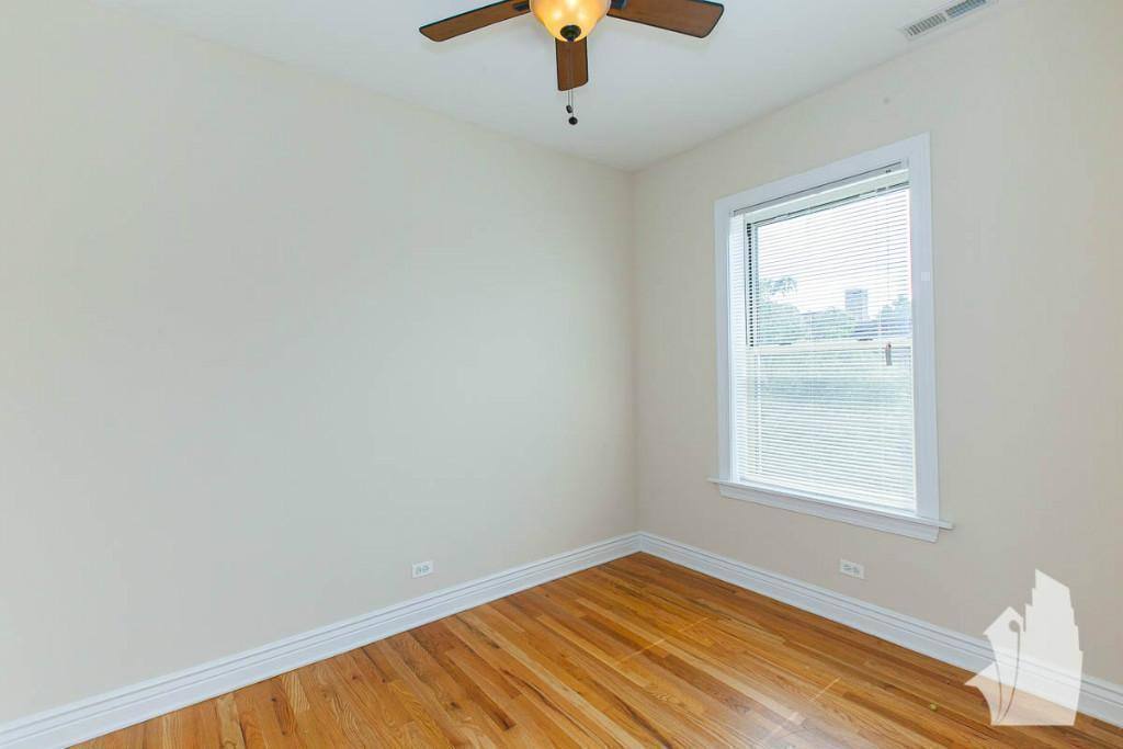 Apartment for rent at 1214 W Waveland #1, Chicago, IL 60613