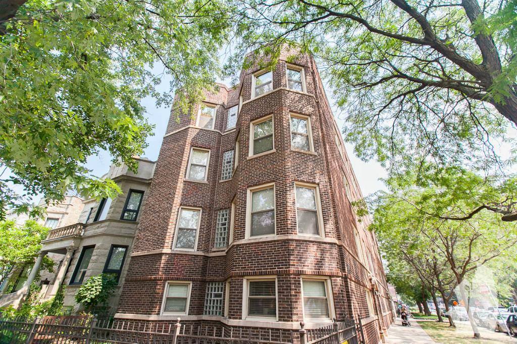 Apartment for rent at 1214 W Waveland #1, Chicago, IL 60613