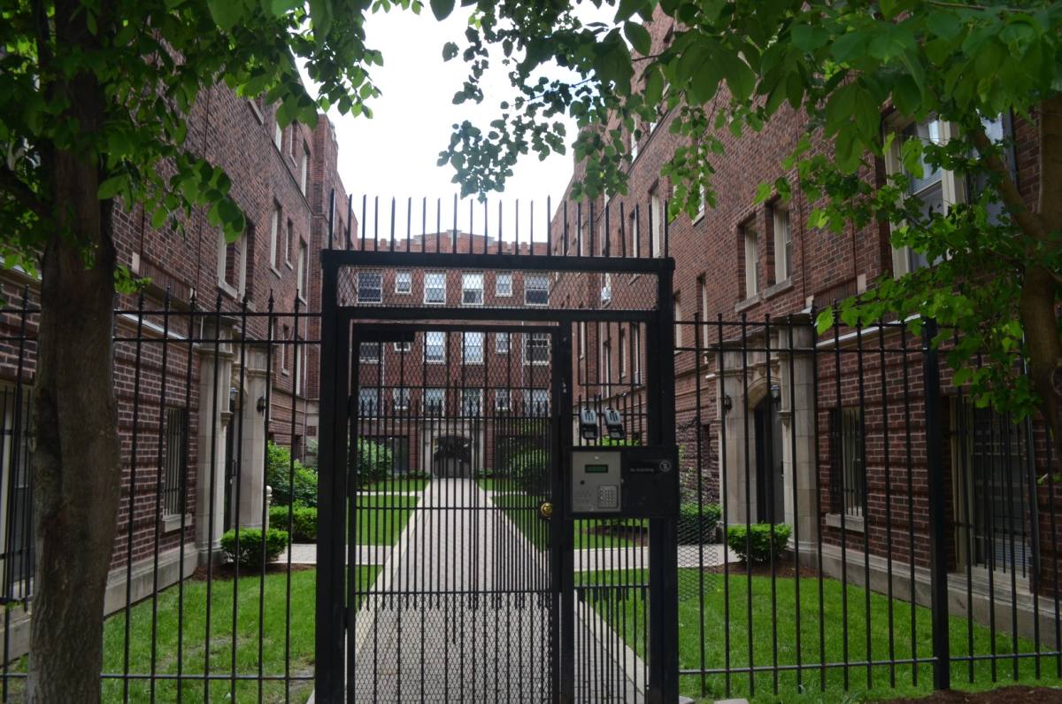 Apartment for rent at 3257 W Wrightwood Ave, Chicago, IL 60647