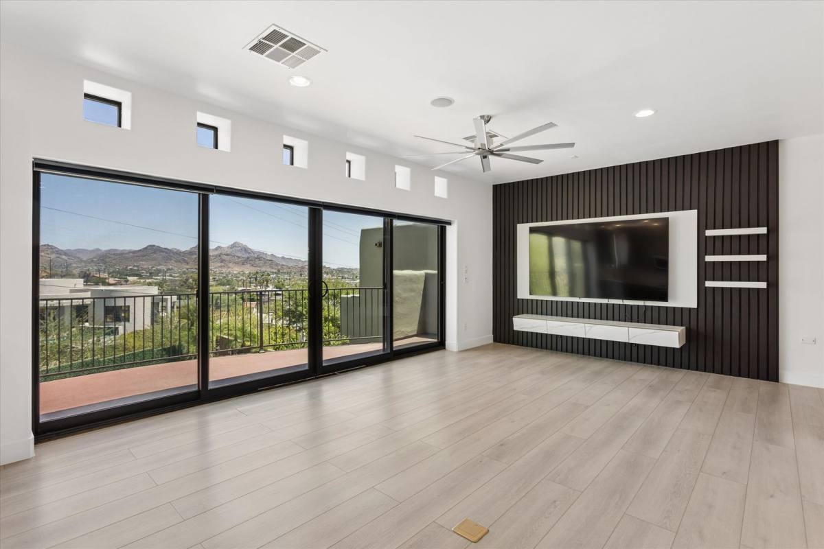 House for rent at 10011 N 1st Ave, Phoenix, AZ 85021