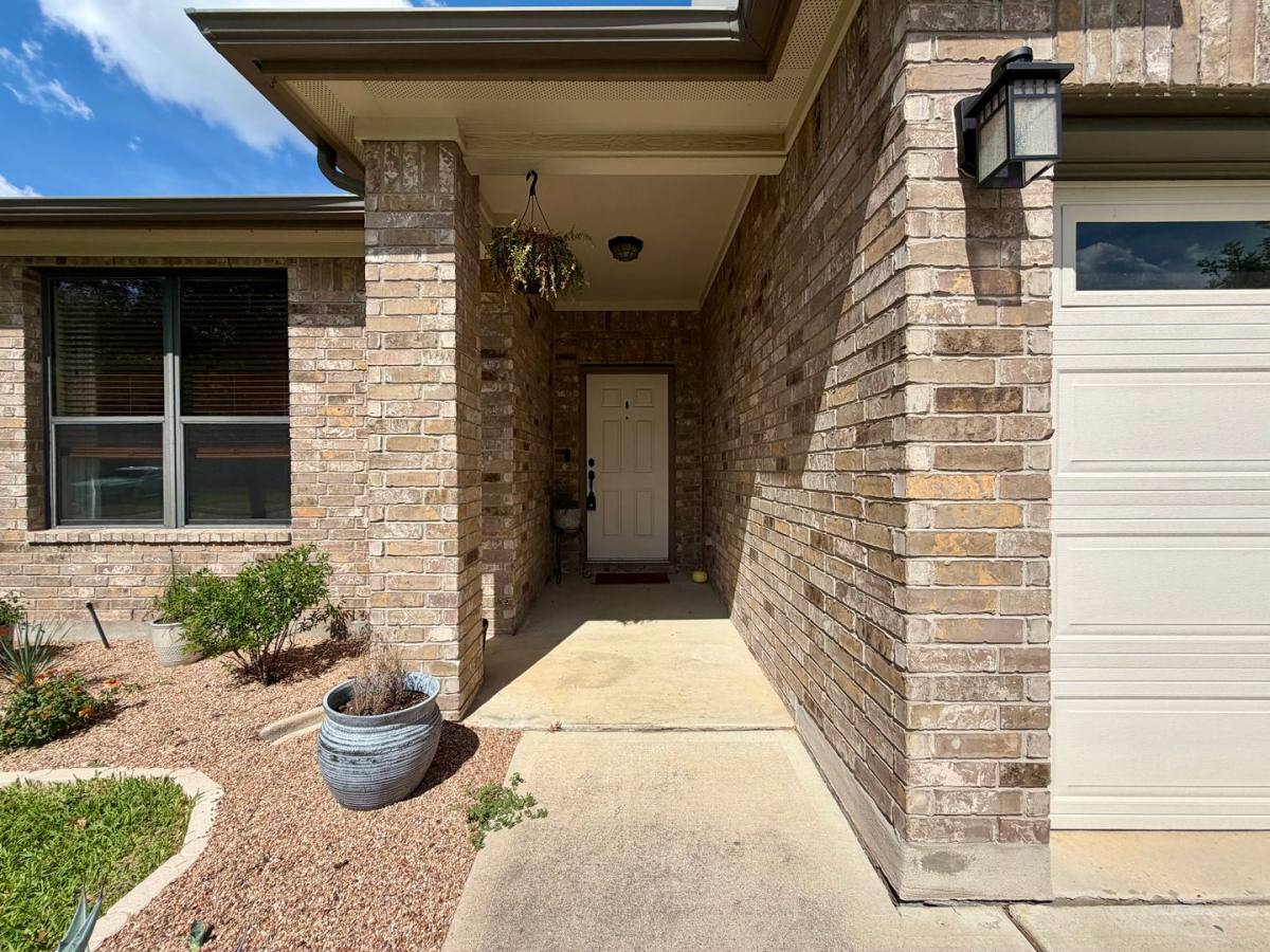 House for rent at 206 Briarwood Dr, Leander, TX 78641