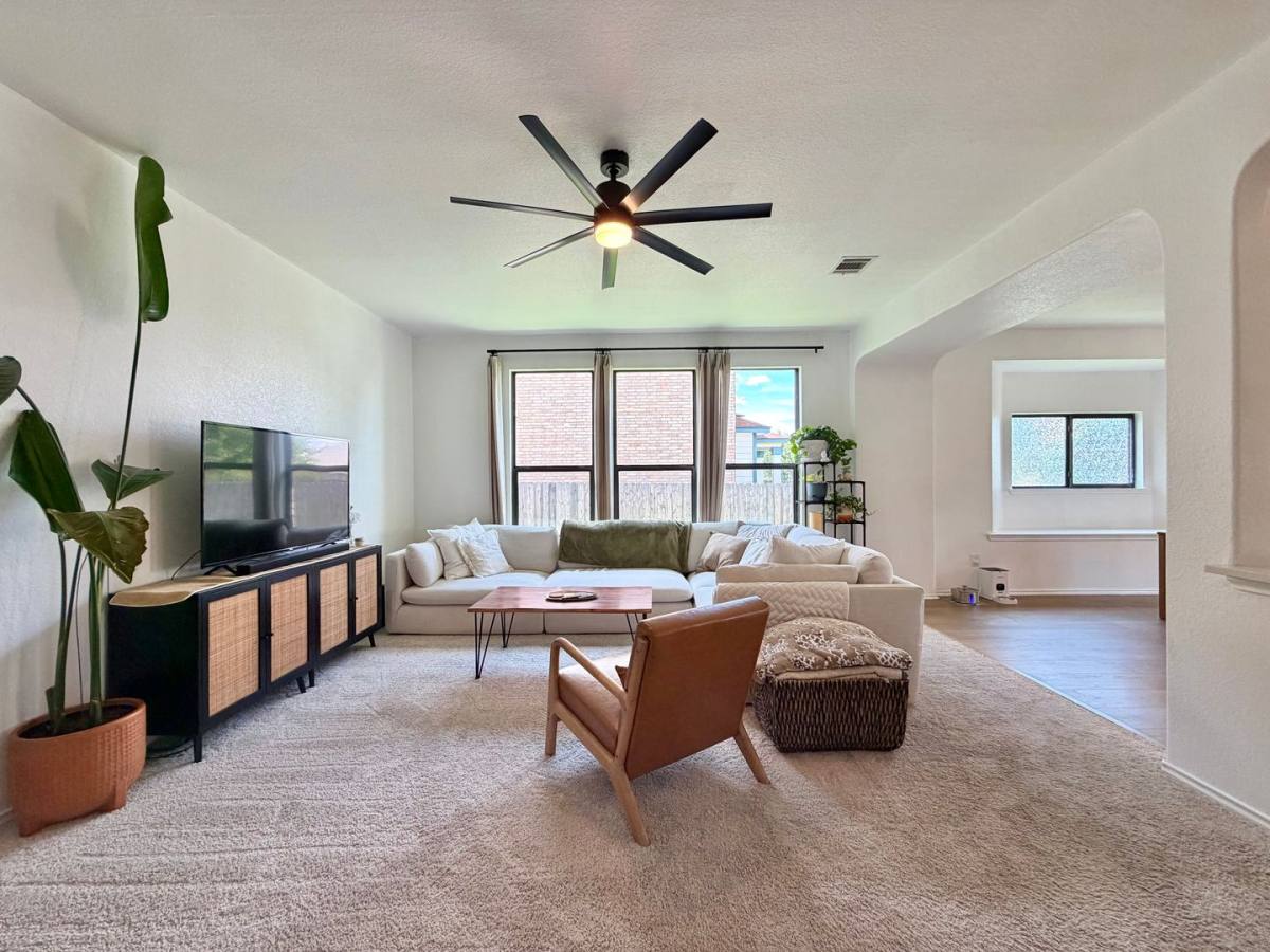House for rent at 206 Briarwood Dr, Leander, TX 78641