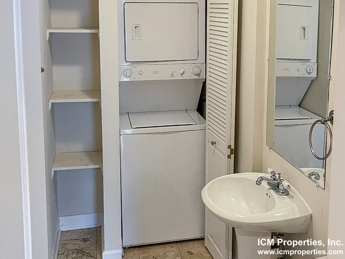 Apartment for rent at 3912 N Pine Grove Ave #3, Chicago, IL 60613