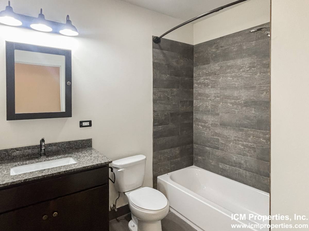 Apartment for rent at 5056 N Winchester #1W, Chicago, IL 60640