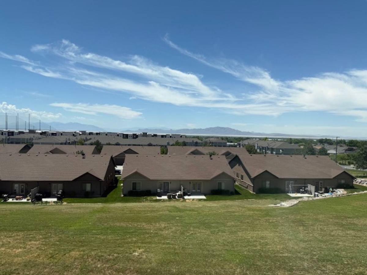 Townhouse for rent at 968 Swoop Dr, Clearfield, UT 84015
