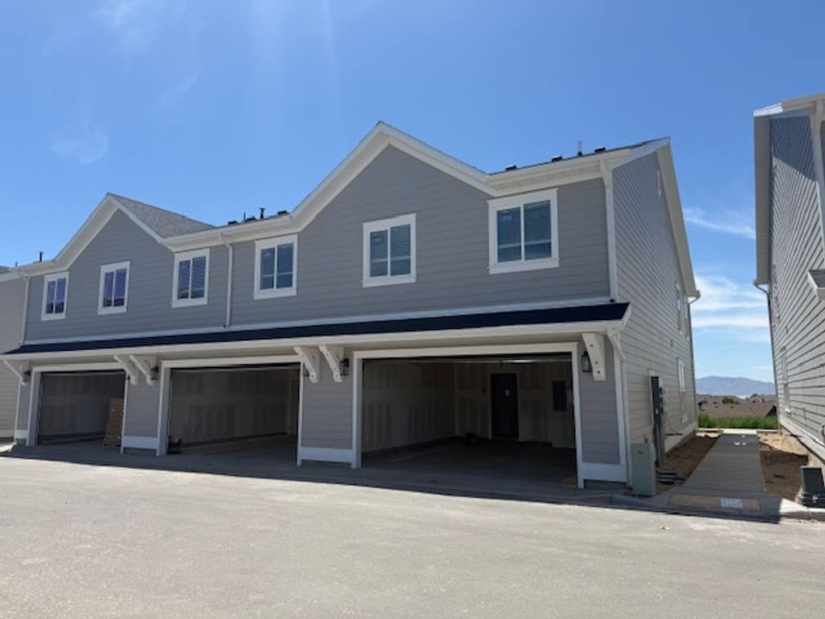 Townhouse for rent at 968 Swoop Dr, Clearfield, UT 84015