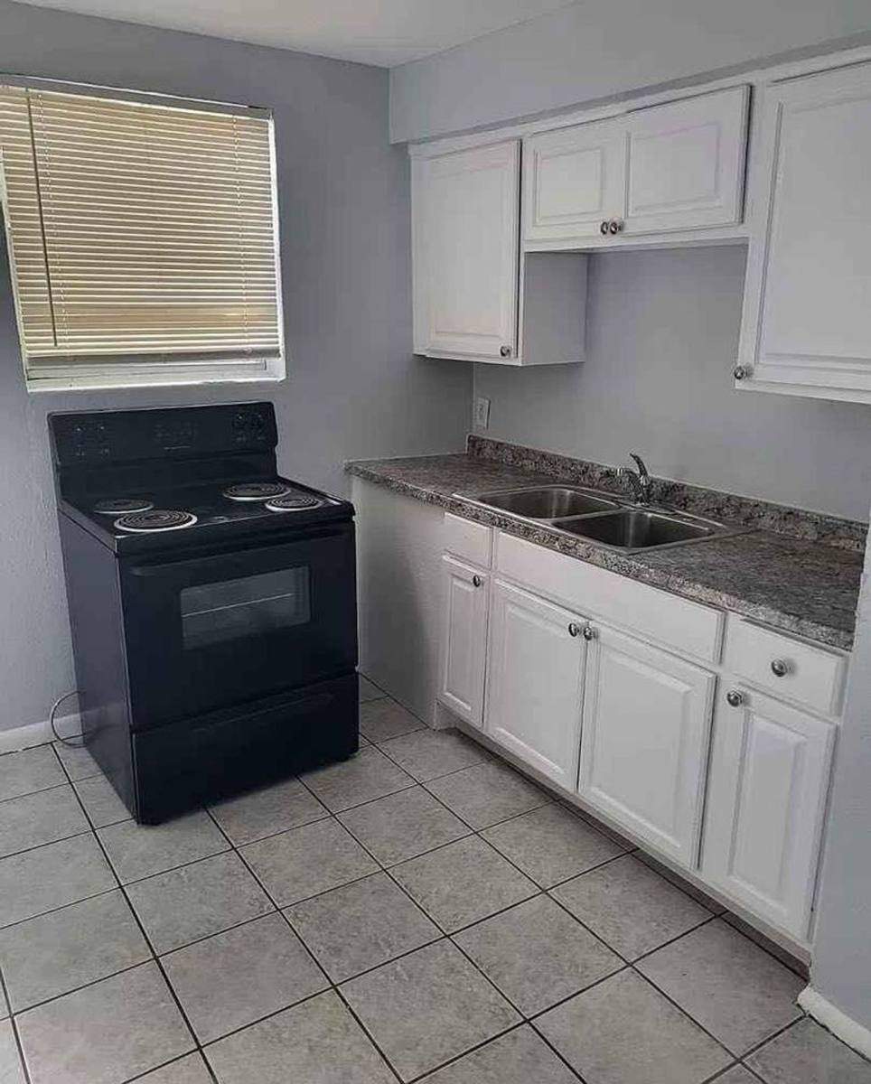 Apartment for rent at 1584 W 31st St, Jacksonville, FL 32209