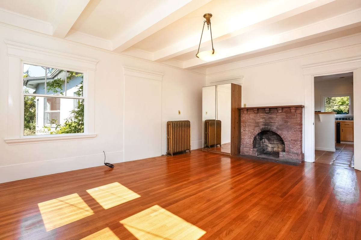 Apartment for rent at 6458 Colby St, Oakland, CA 94618
