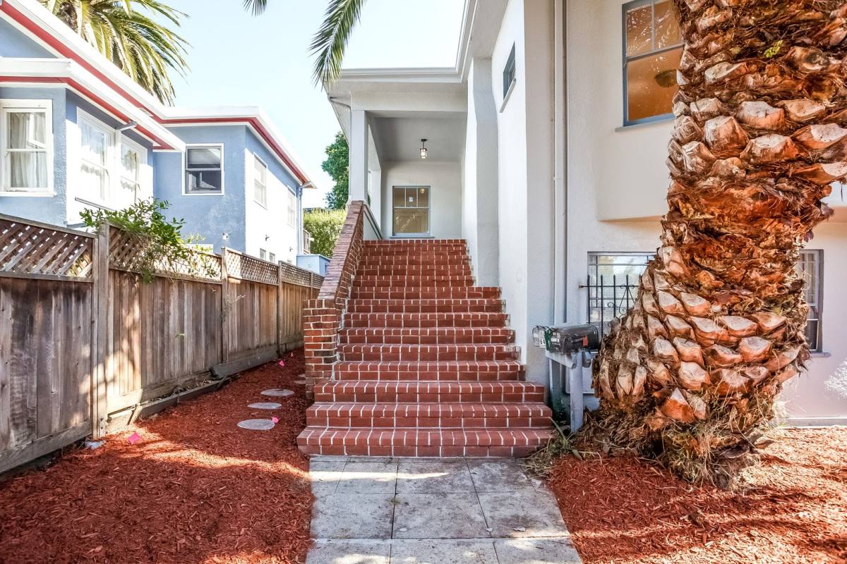 Apartment for rent at 6458 Colby St, Oakland, CA 94618