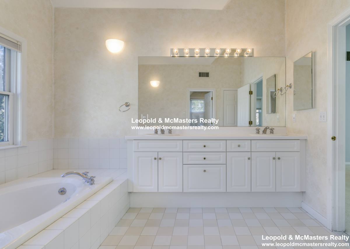 Apartment for rent at 9 Reservoir Ridge Rd, Framingham, MA 01702