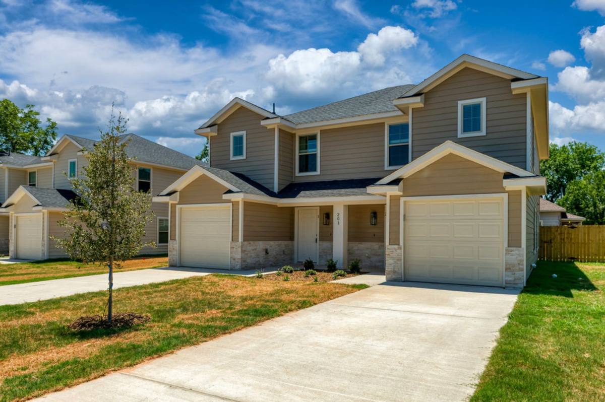 Townhouse for rent at 201 S May, Whitewright, TX 75491
