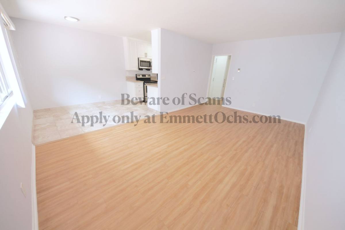 Apartment for rent at 11620 Mayfield Ave, Los Angeles, CA 90049