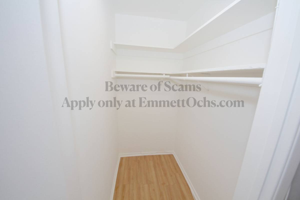 Apartment for rent at 11620 Mayfield Ave, Los Angeles, CA 90049