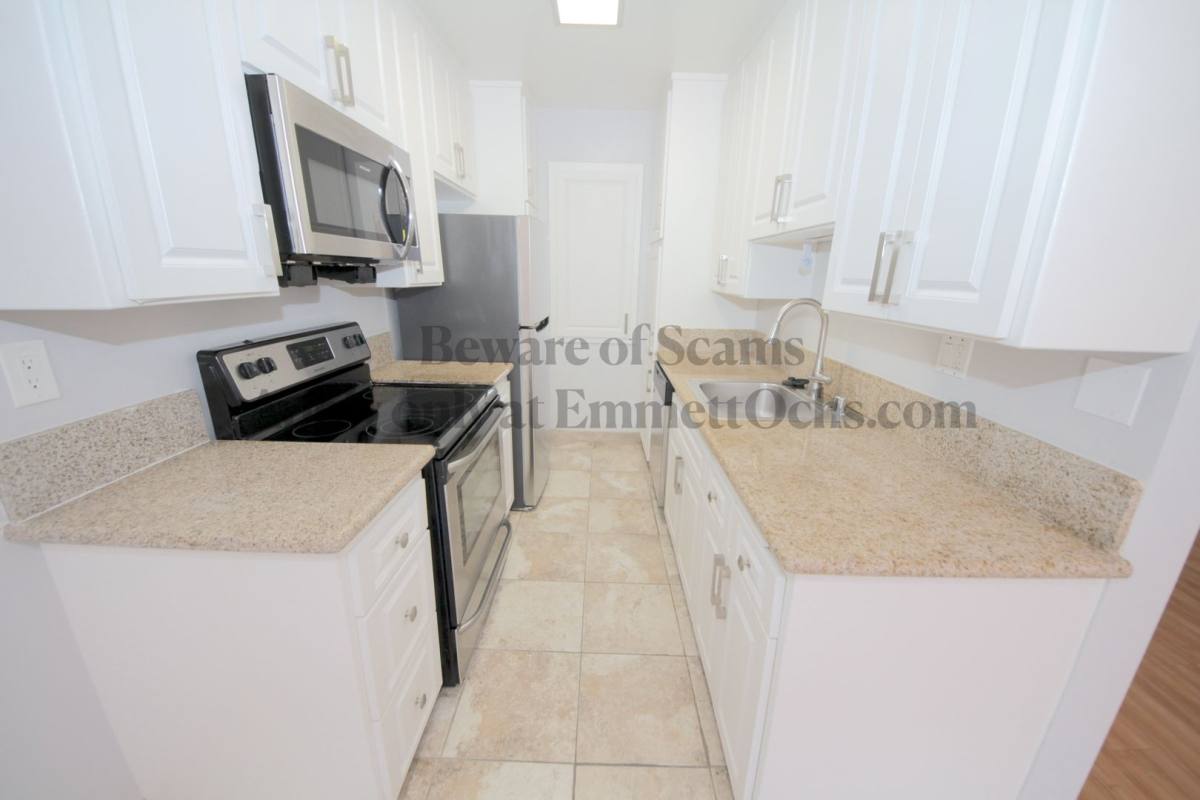 Apartment for rent at 11620 Mayfield Ave, Los Angeles, CA 90049