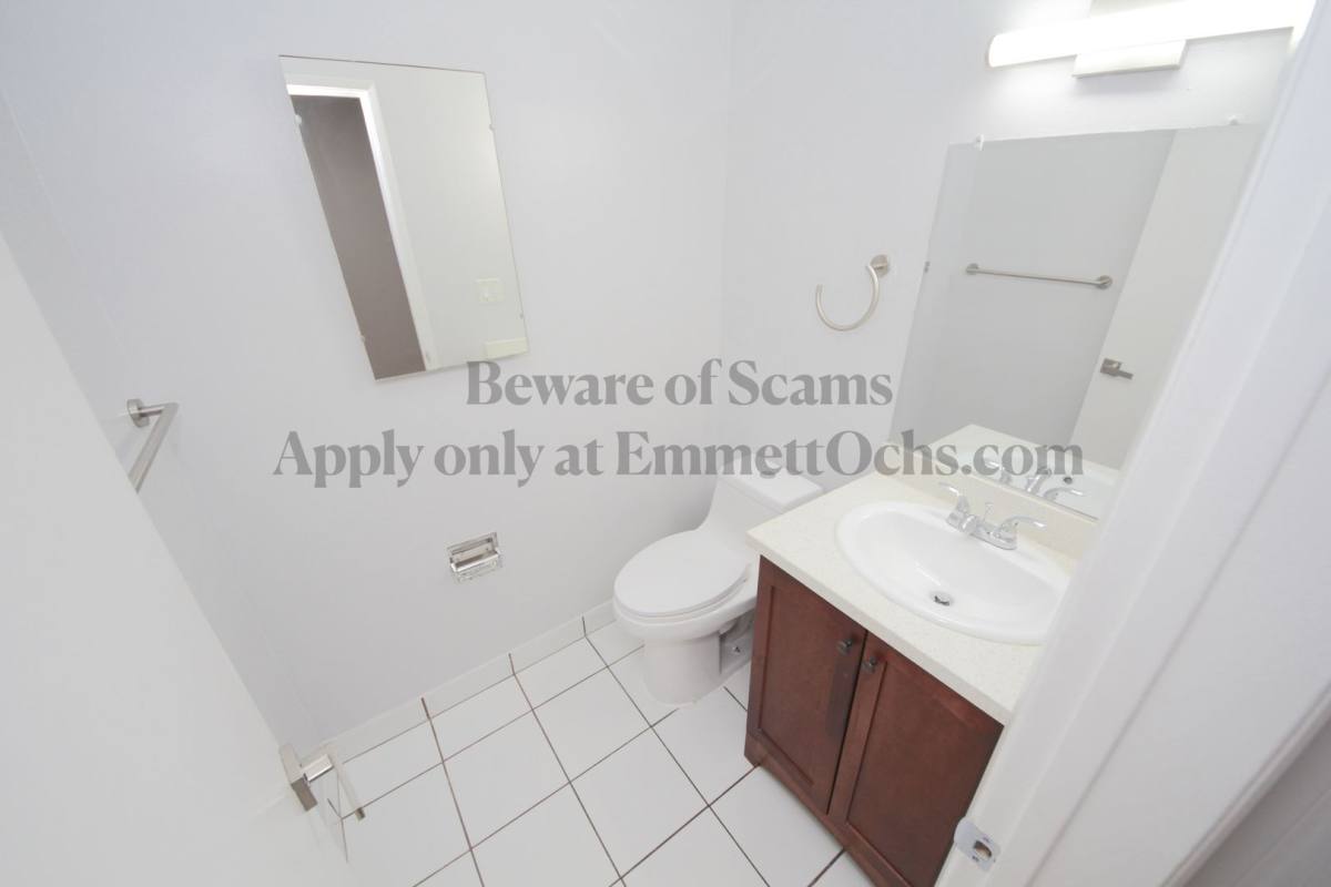 Apartment for rent at 11620 Mayfield Ave, Los Angeles, CA 90049