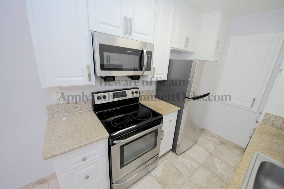 Apartment for rent at 11620 Mayfield Ave, Los Angeles, CA 90049