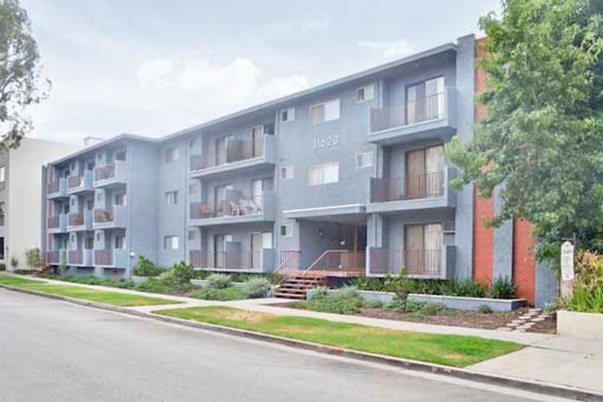 Apartment for rent at 11620 Mayfield Ave, Los Angeles, CA 90049