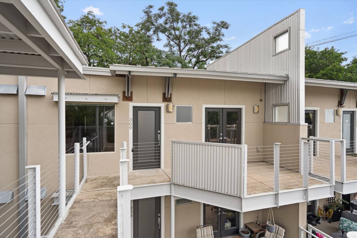 Condo for rent at 41 Waller St, Austin, TX 78702