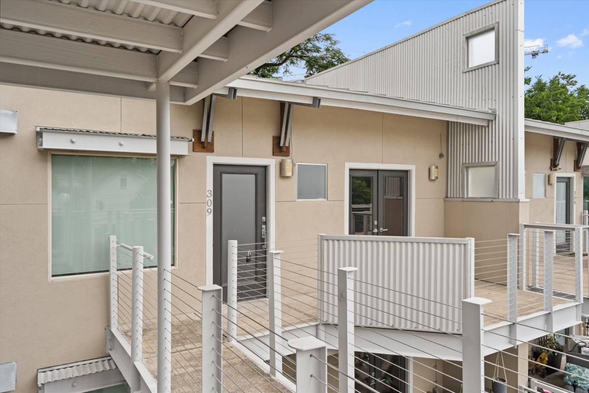 Condo for rent at 41 Waller St, Austin, TX 78702