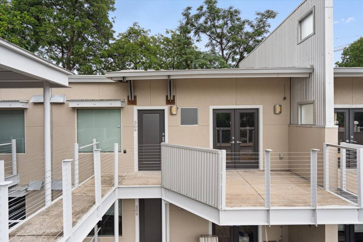Condo for rent at 41 Waller St, Austin, TX 78702