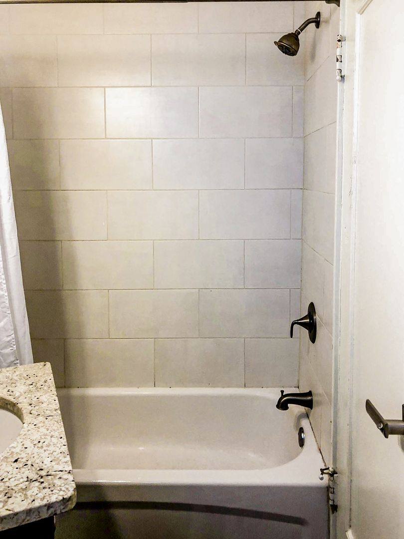 Apartment for rent at 2231 W Wilson Ave #2, Chicago, IL 60625